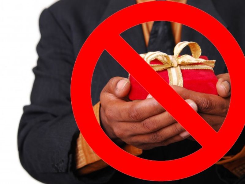 Các món quà không nên tặng người yêu và lý do