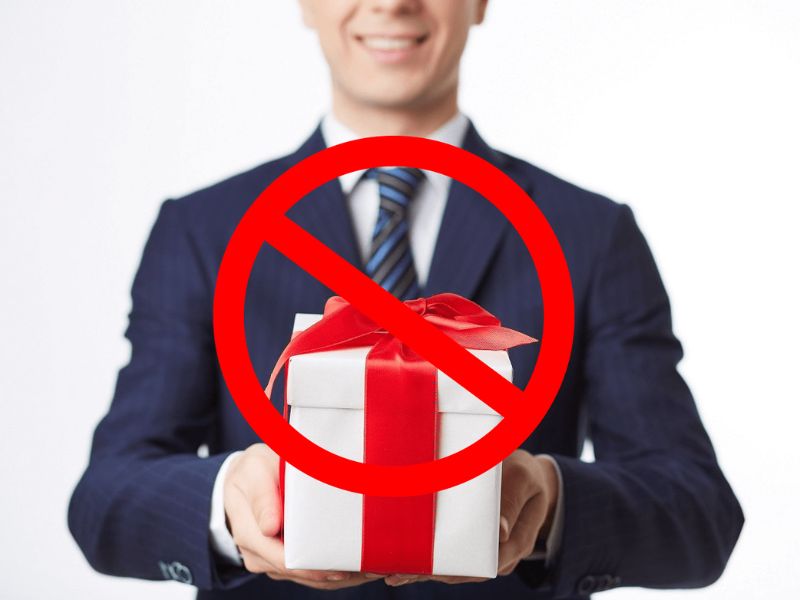Lưu ý khi chọn quà để tránh các món quà không nên tặng người yêu