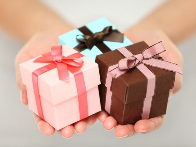 Các Món Quà Lưu Niệm Nên Tặng Bạn Bè Ý Nghĩa Và Dễ Mua