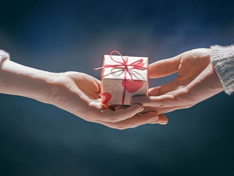 Gợi Ý Các Món Quà Lưu Niệm Nên Tặng Bạn Bè