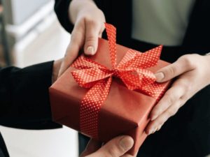 Quà Gắn Liền Với Kỷ Niệm Chung