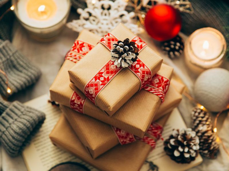 Gợi Ý Các Món Quà Lưu Niệm Nên Tặng Người Thân