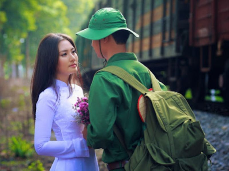 Gợi ý nên tặng quà gì cho người yêu là bộ đội