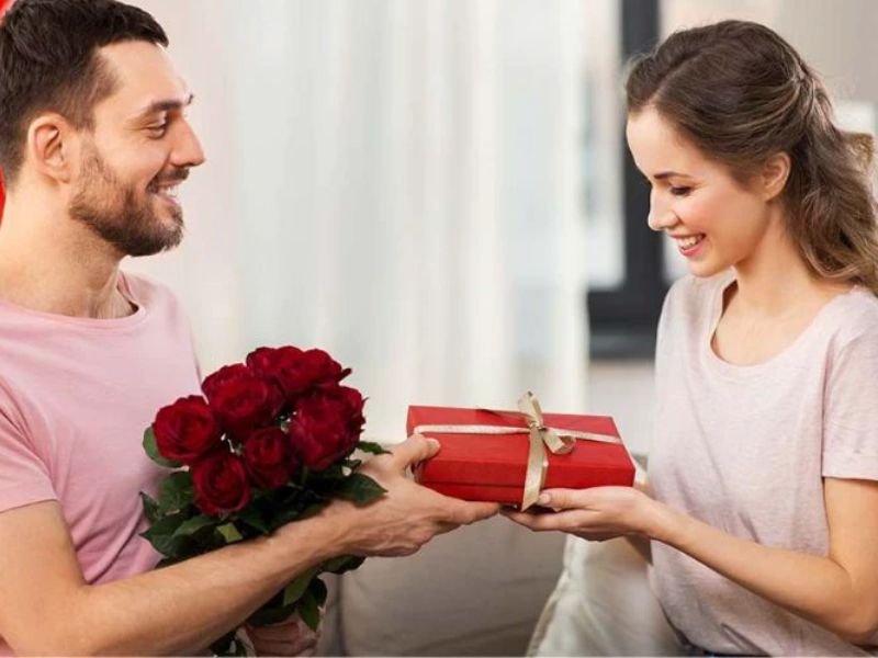 Các Mẫu Câu Nói Hay Khi Tặng Quà Cho Người Yêu