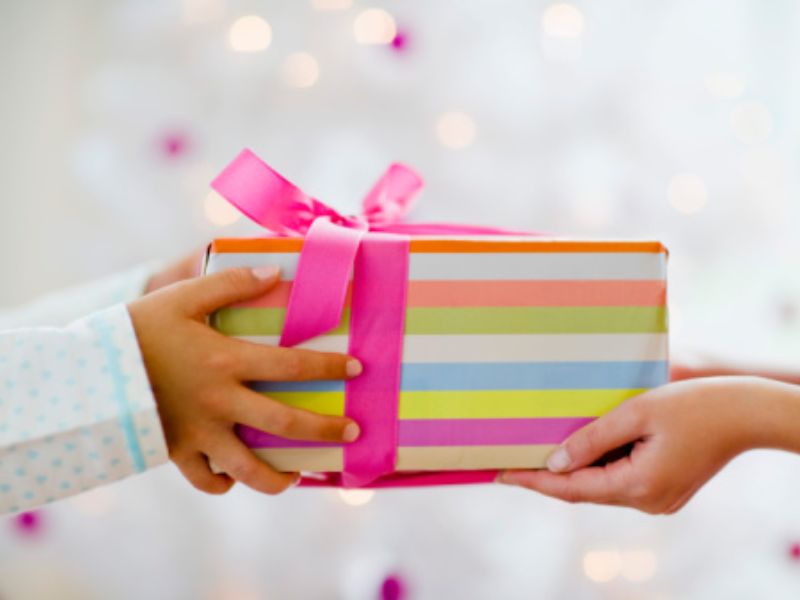 Những Dịp Phù Hợp Để Tặng Quà Lưu Niệm Cho Sinh Viên