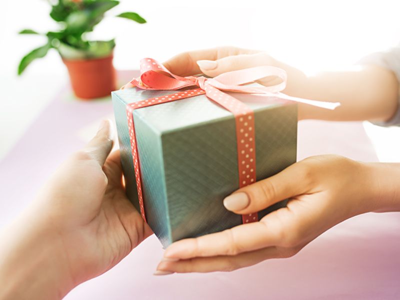 Gợi Ý Quà Lưu Niệm Để Tặng Sinh Viên Được Yêu Thích