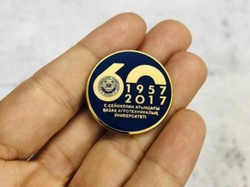 Huy hiệu, pin cài áo