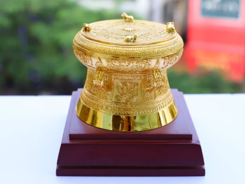 Khi Nào Nên Tặng Quà Lưu Niệm Tặng Trường?