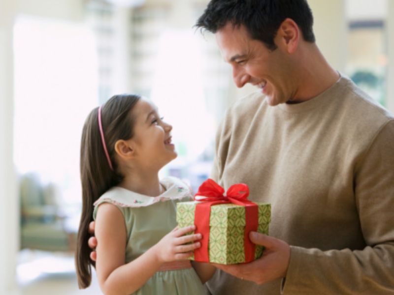 Gợi Ý 15 Món Quà Lưu Niệm Cho Bé Theo Từng Nhóm Tuổi