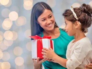 Vì Sao Nên Tặng Quà Lưu Niệm Cho Bé?