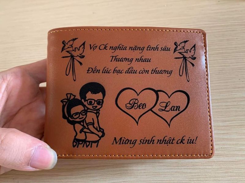 Một Số Nhóm Quà Tặng Lưu Niệm Khắc Tên Phổ Biến