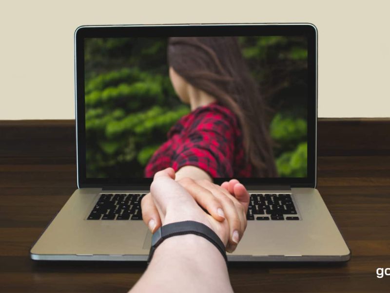 Mẹo chọn quà tặng phù hợp khi người yêu đi xa