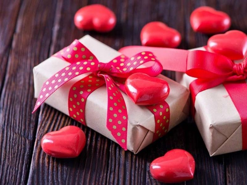 Tại sao nên tặng quà cho người yêu khi đi xa?