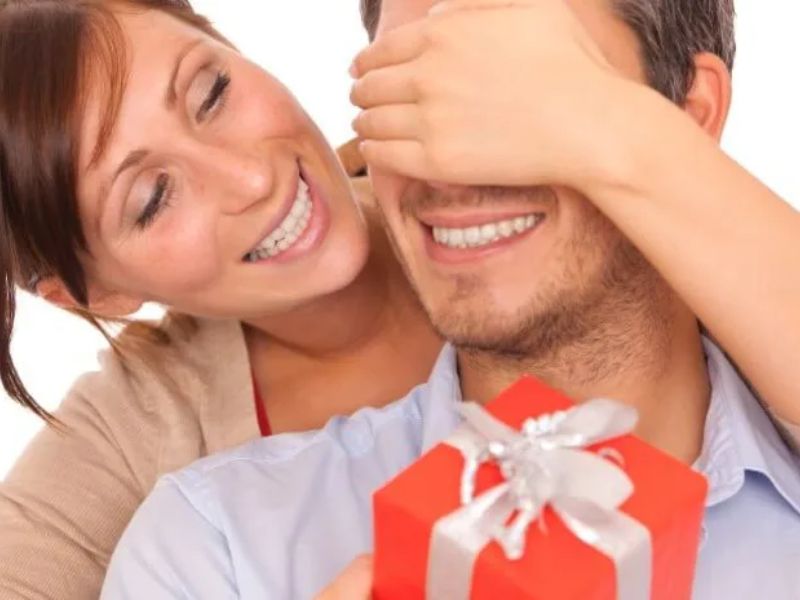 Gợi ý món quà ý nghĩa tặng ông xã theo từng dịp