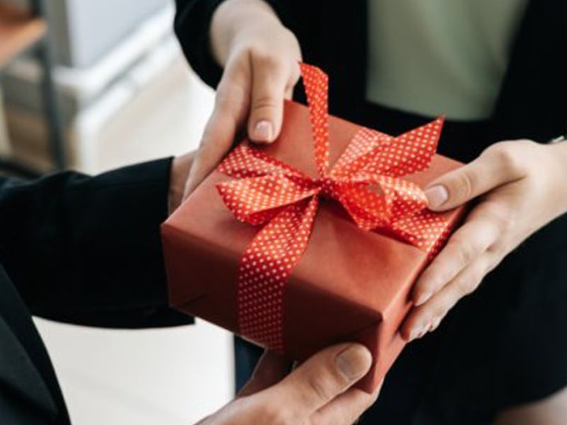 Mua Quà Tặng Anh Trai Ở Đâu Uy Tín?