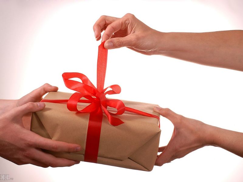 Cách Tặng Quà Cuối Năm Đúng Thời Điểm