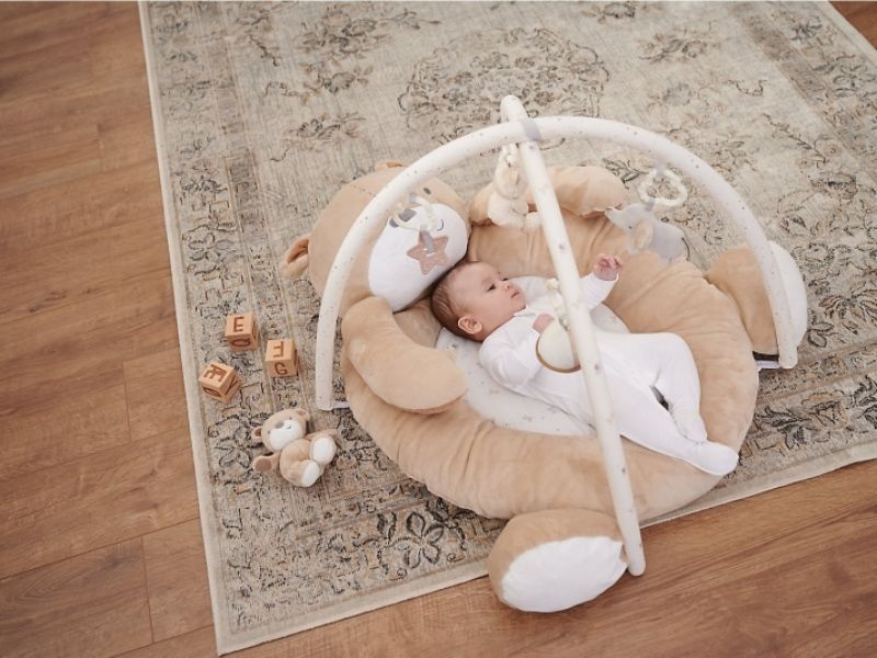 Những Điều Cần Tránh Khi Tặng Quà Cho Bé Trai Sơ Sinh