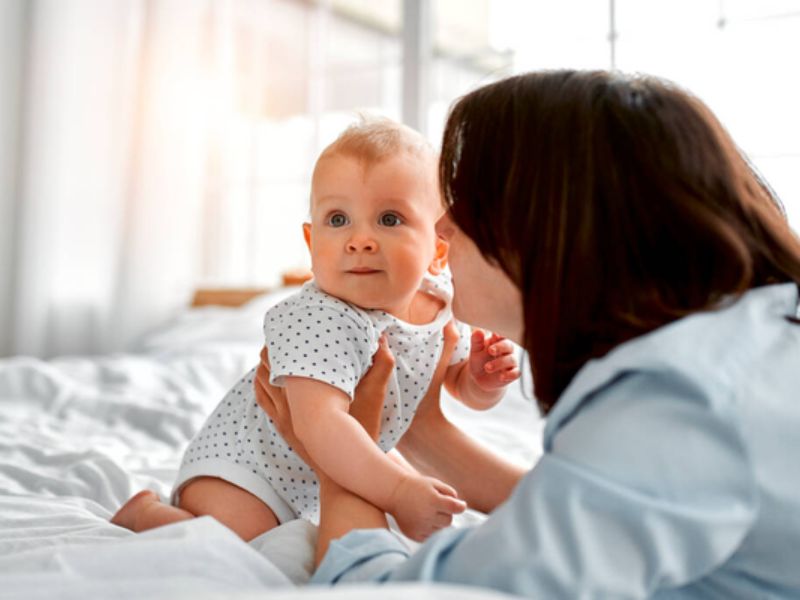 Gợi ý quà đầy tháng theo từng đối tượng người tặng