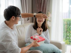 Gợi Ý Các Món Quà Kèm Theo Câu Nói Đùa Phù Hợp