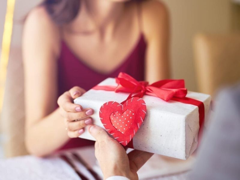 Mua Quà Tặng Vợ Theo Tính Cách