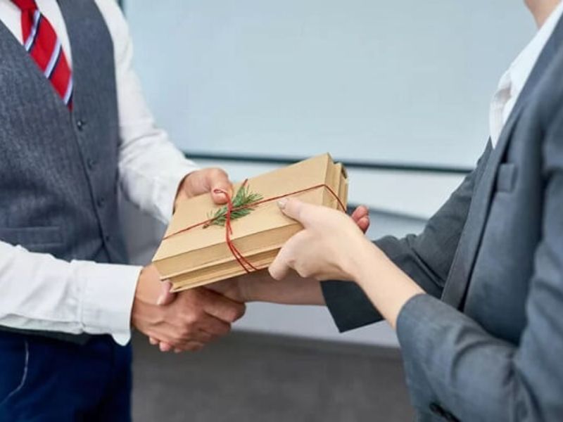 Gợi Ý Quà Tặng Doanh Nhân Đẳng Cấp Và Ý Nghĩa