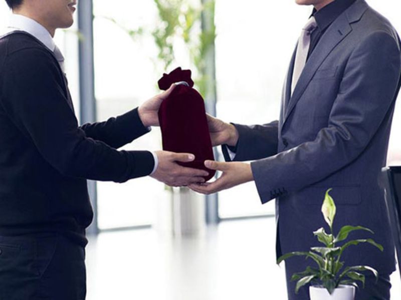 Gợi Ý Các Mẫu Quà Tặng Doanh Nhân Được Ưa Chuộng Nhất Hiện Nay
