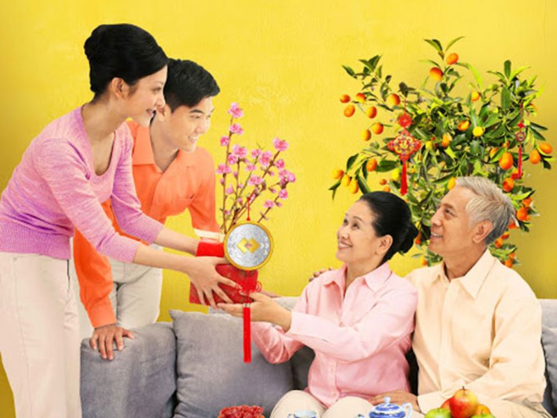 Quà Tặng Mừng Thọ Ông Bà Theo Độ Tuổi