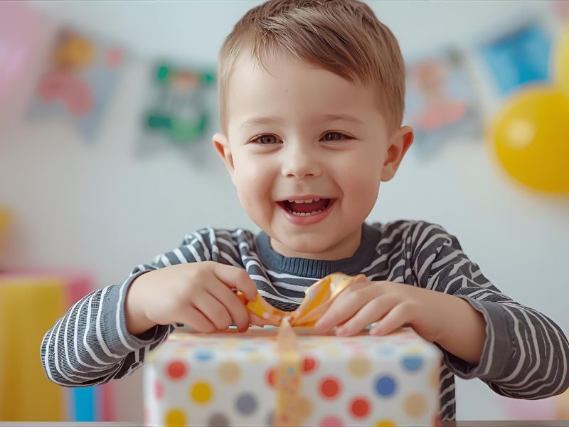 Gợi Ý Tặng Quà Sinh Nhật Cho Bé Trai 3 Tuổi Bổ Ích