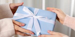 con gái thích tặng quà gì nhất