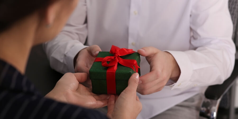 hướng dẫn chọn quà tặng doanh nghiệp
