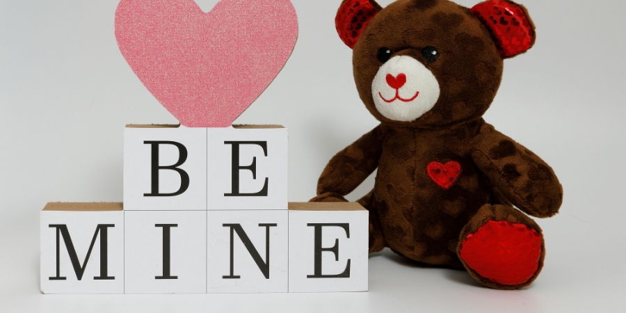 valentine ai tặng quà cho ai