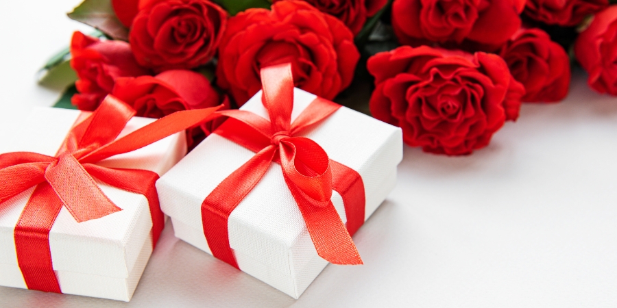 valentine ai tặng quà cho ai