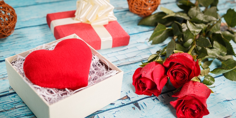 valentine ai tặng quà cho ai