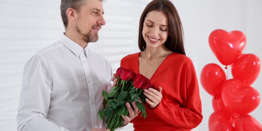 valentine ai tặng quà cho ai