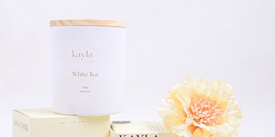 Nến thơm cao cấp White Tea treo trẻo thư giãn.